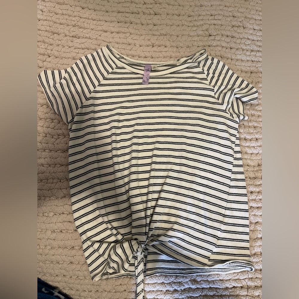 Striped short sleeve shirt with tie